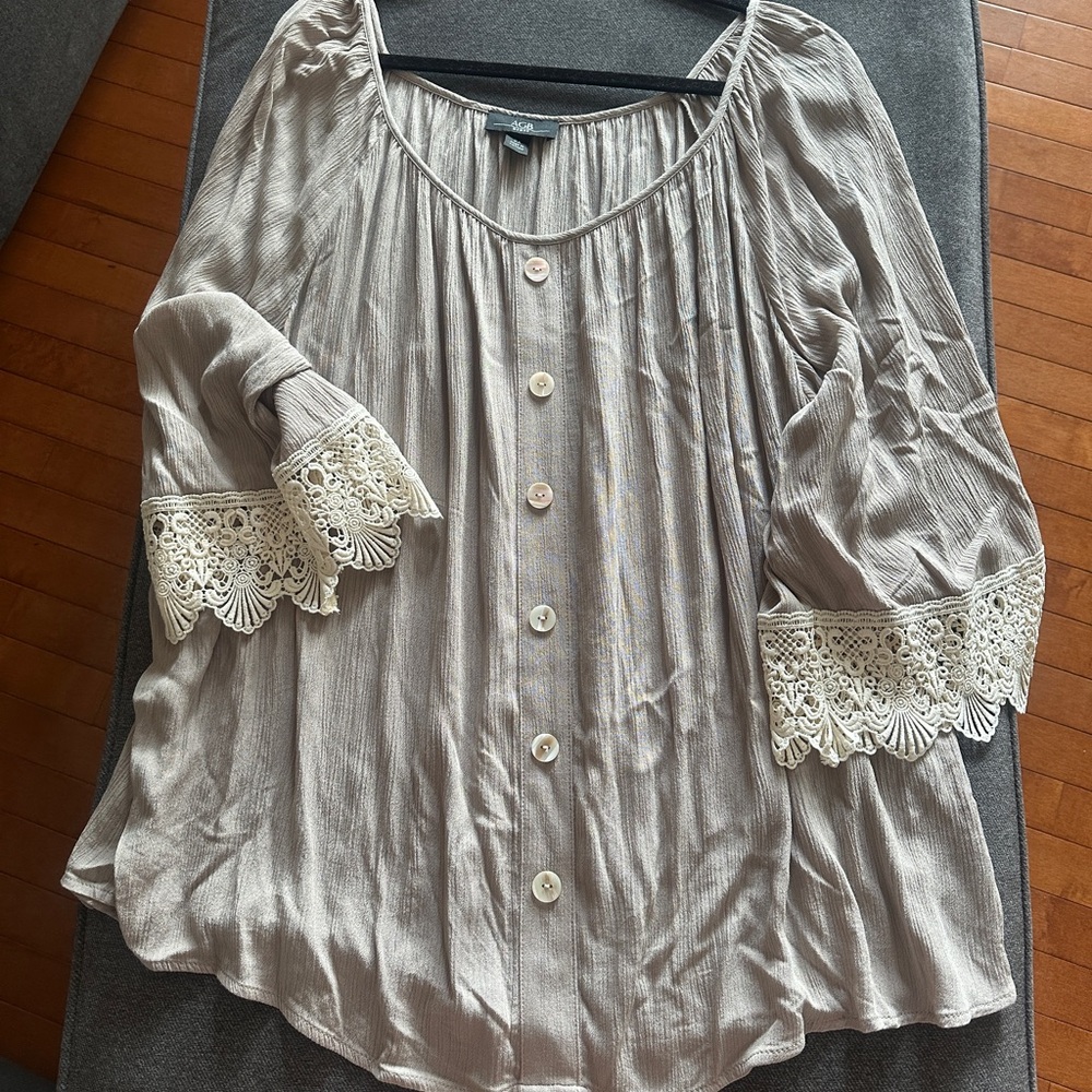 AGB Crochet/Lace Faux Button Tunic Size 2X